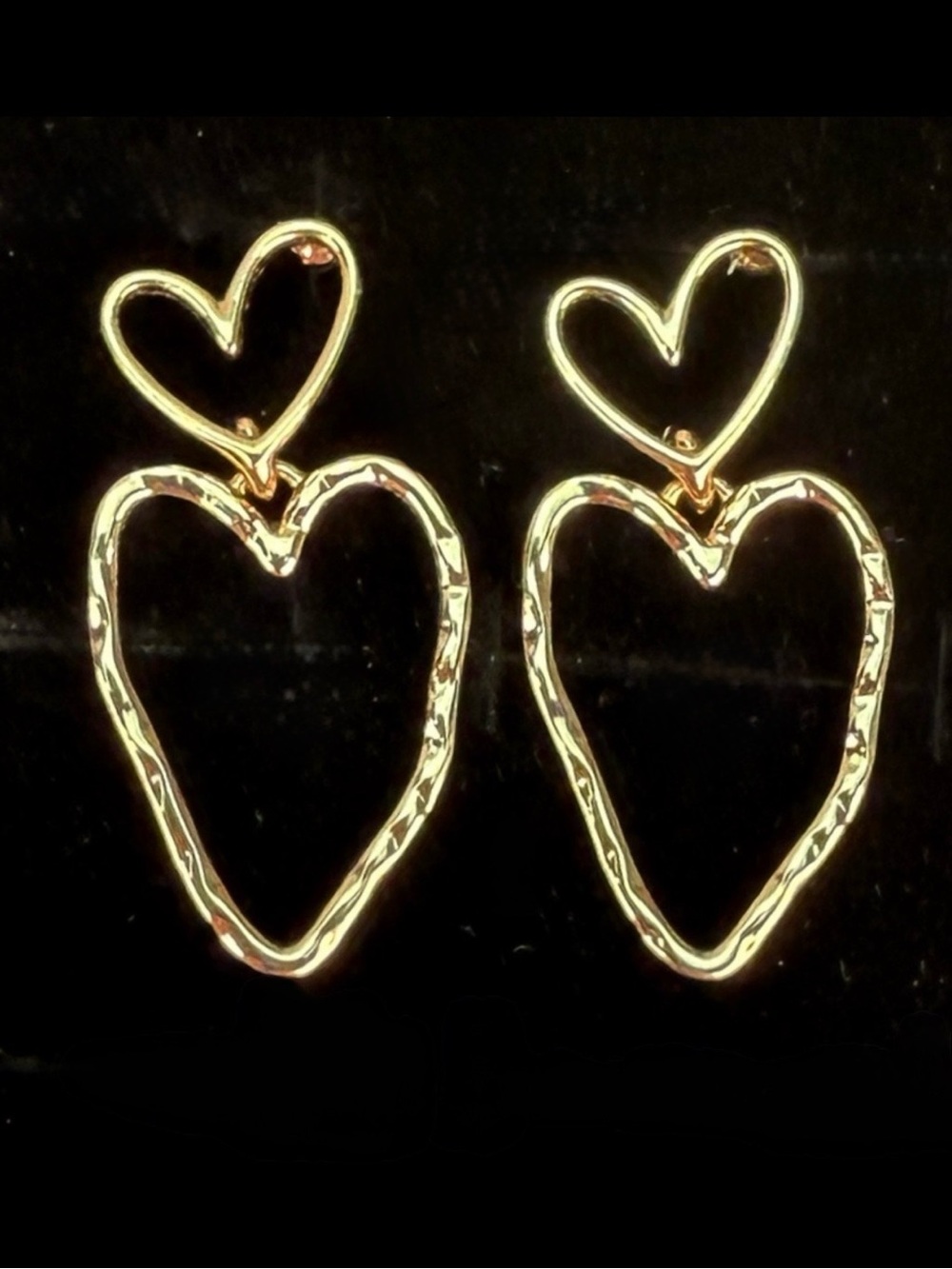 Vintage lightweight aged goldtone heart hammered pierced earrings